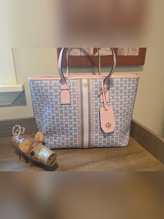 Tory Burch Handbags - Tory Burch Gemini Link Tote Coastal Pink